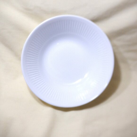 JOHNSON BROTHERS  *** BOWL *** Made in England  (Used Once) - Picture 1 of 2